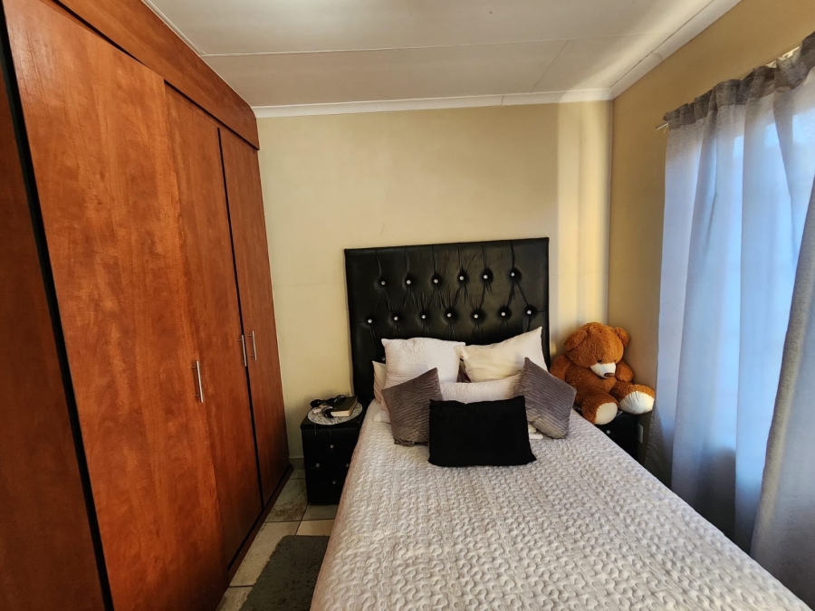 2 Bedroom Property for Sale in Waterval East North West